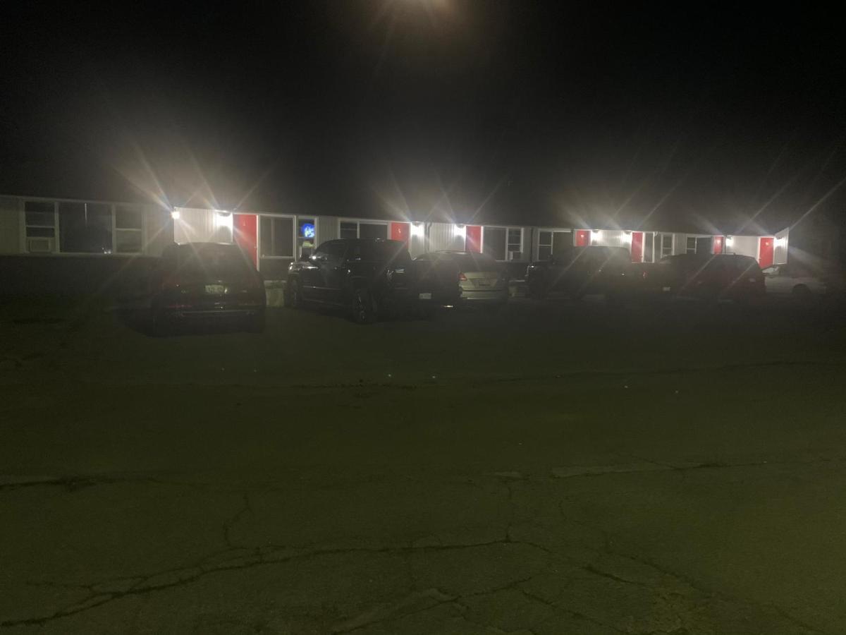 Nites Inn Motel Cornwall Exteriör bild